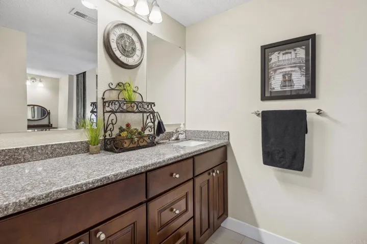 2508 Navarra Drive 402, Carlsbad, California 92009