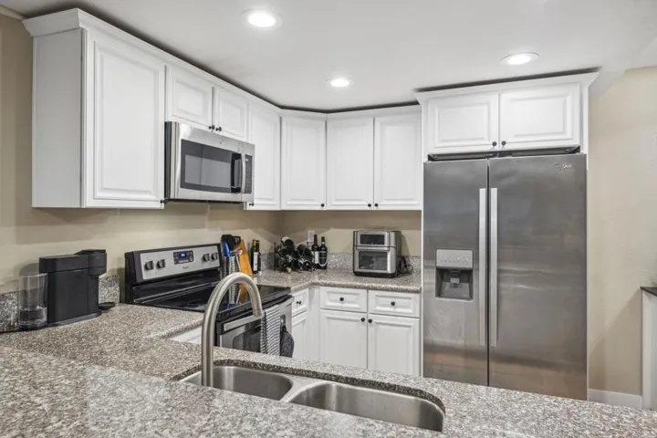 2508 Navarra Drive 402, Carlsbad, California 92009