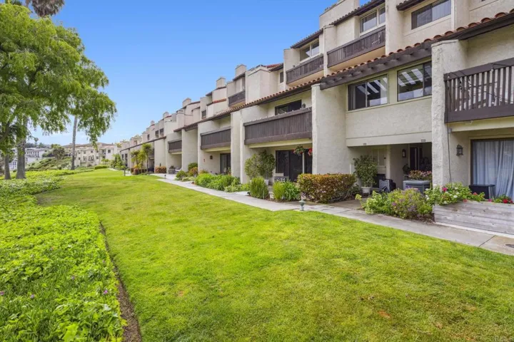 2508 Navarra Drive 402, Carlsbad, California 92009