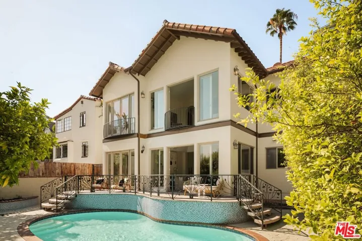 4244 Los Nietos Drive, Los Angeles, California 90027