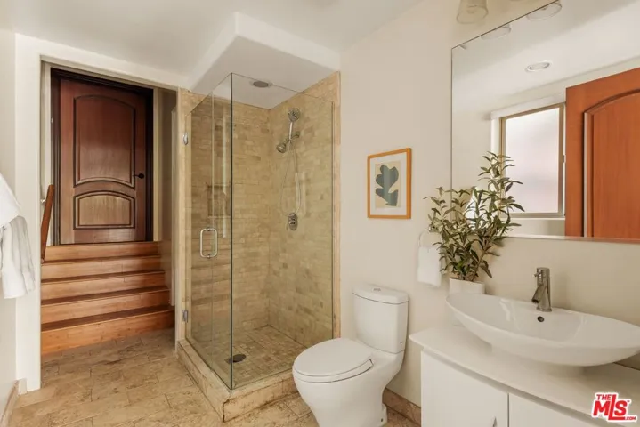 4244 Los Nietos Drive, Los Angeles, California 90027