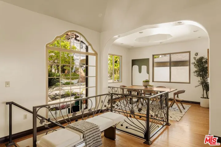 4244 Los Nietos Drive, Los Angeles, California 90027