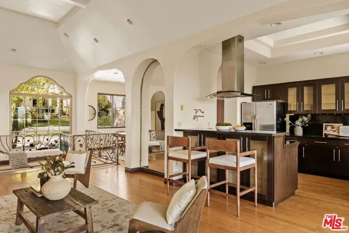 4244 Los Nietos Drive, Los Angeles, California 90027
