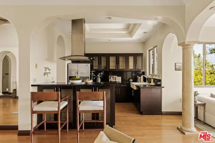 4244 Los Nietos Drive, Los Angeles, California 90027