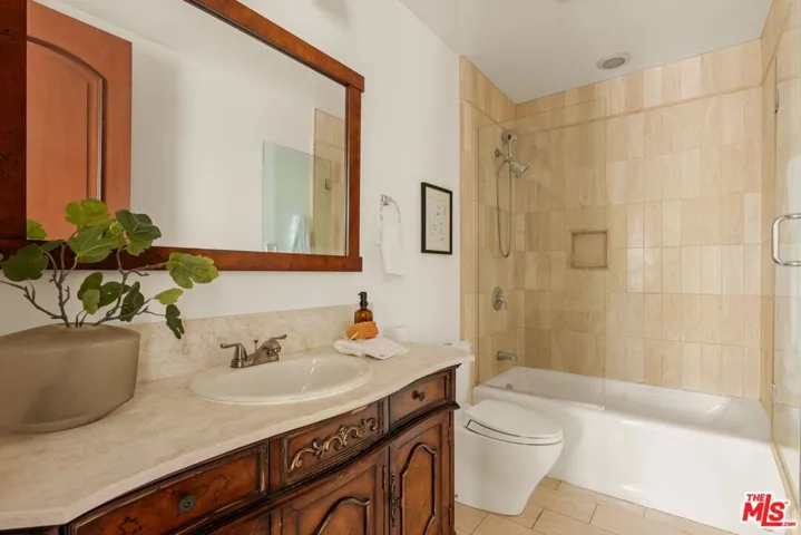 4244 Los Nietos Drive, Los Angeles, California 90027