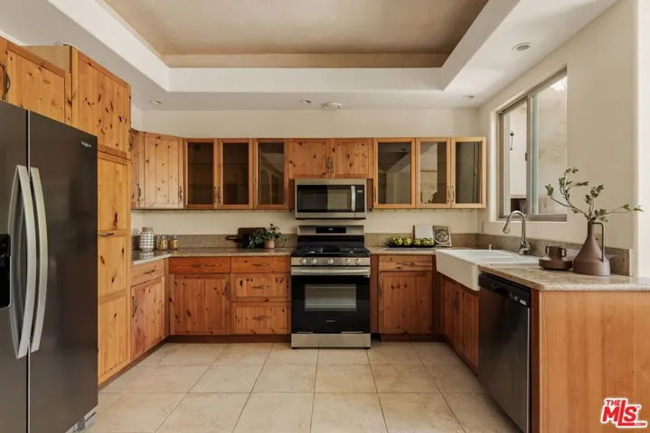4244 Los Nietos Drive, Los Angeles, California 90027