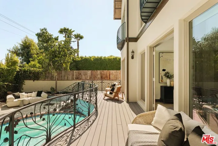 4244 Los Nietos Drive, Los Angeles, California 90027