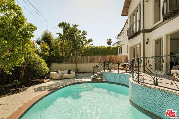 4244 Los Nietos Drive, Los Angeles, California 90027