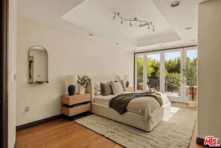 4244 Los Nietos Drive, Los Angeles, California 90027