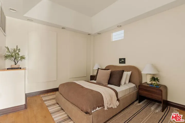 4244 Los Nietos Drive, Los Angeles, California 90027