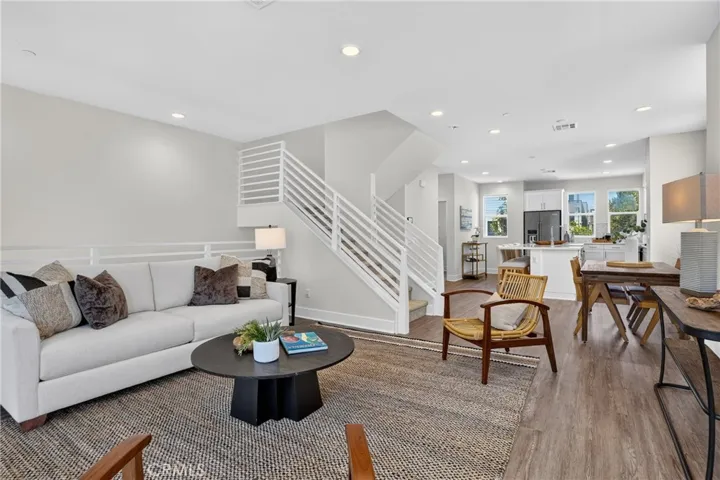 1678 Topanga, Costa Mesa, California 92627