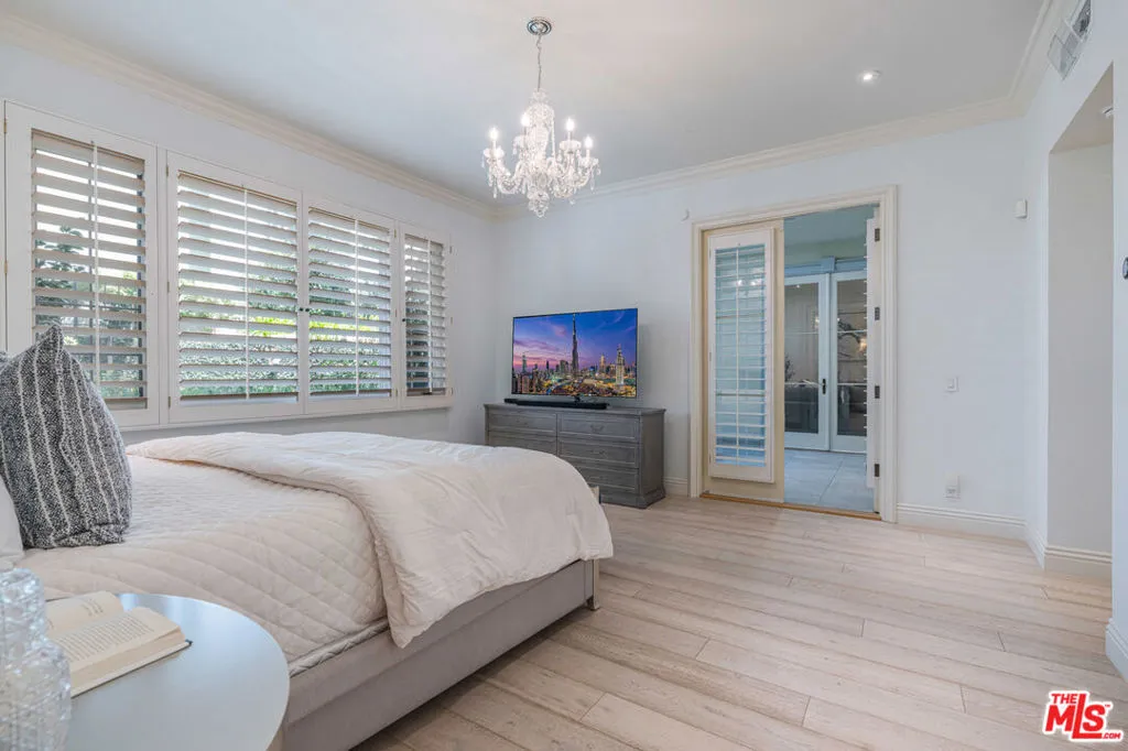 Primary Bedroom Suite (TV imag