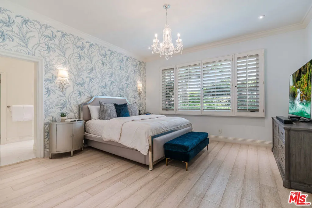 Primary Bedroom Suite (TV imag