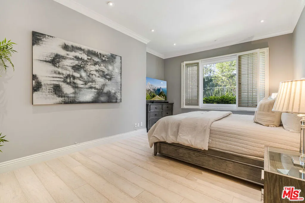 Spacious 2nd Bedroom Suite (TV