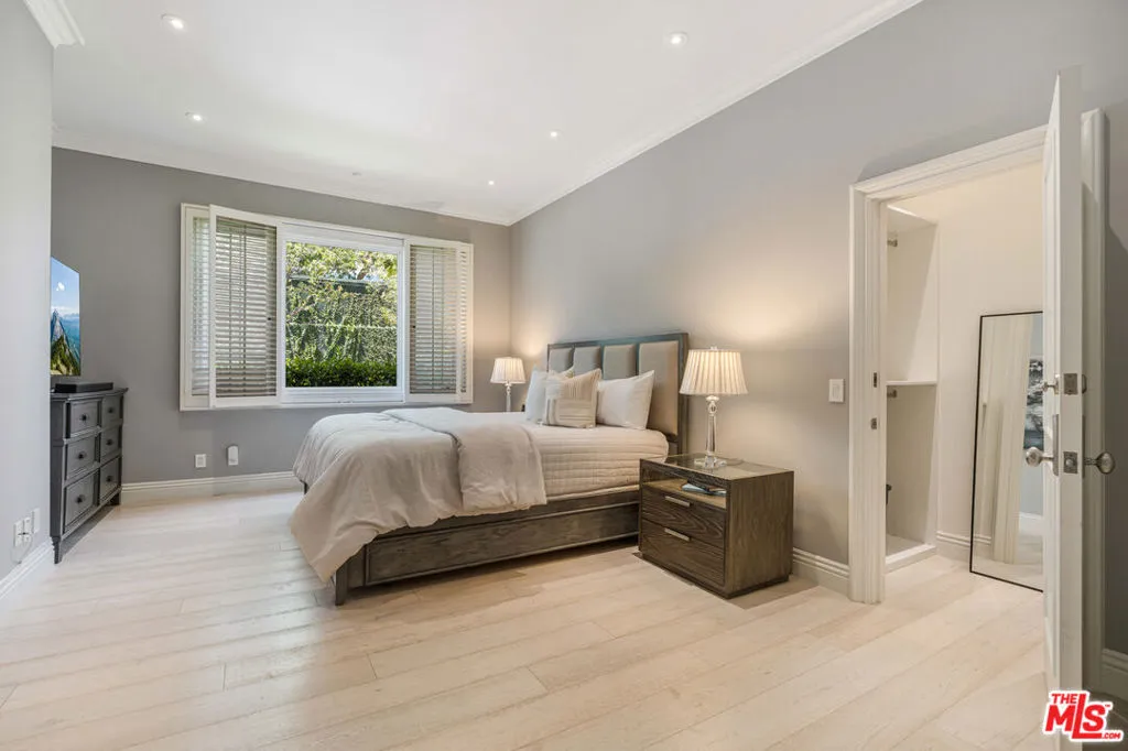 Spacious 2nd Bedroom Suite wit