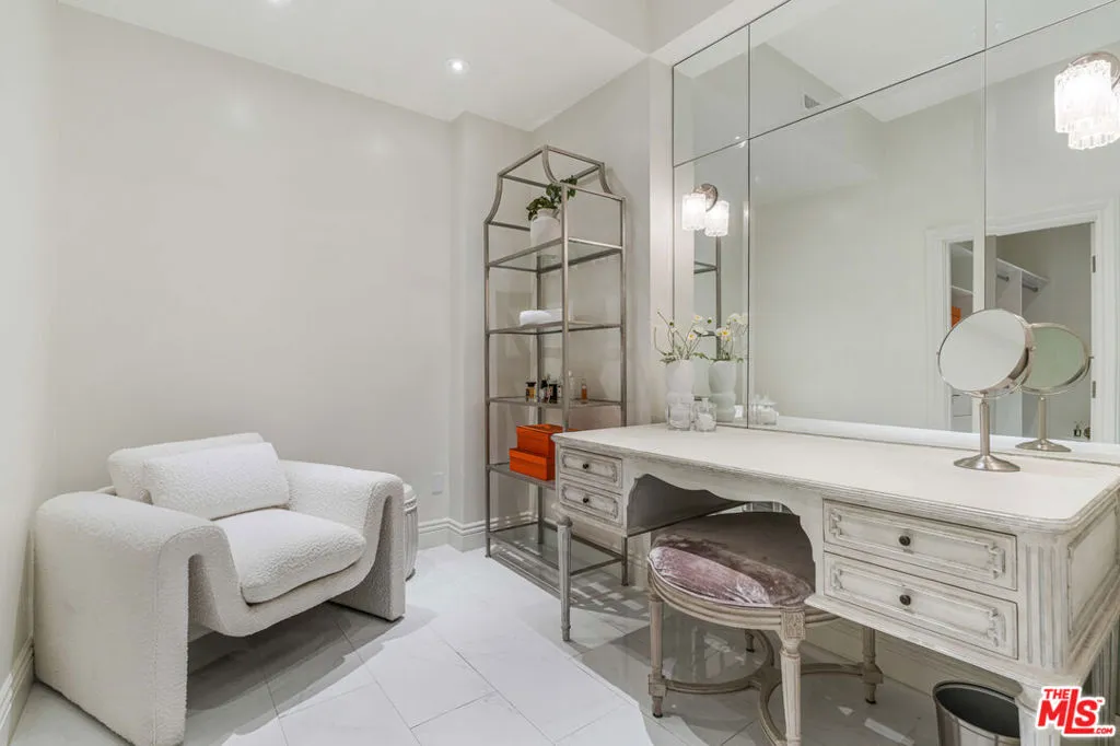 Dressing Area in Primary Bathr