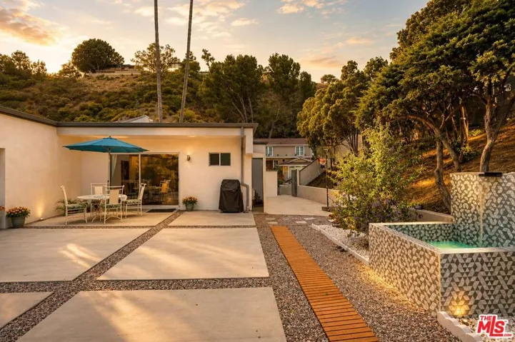 2657 Zorada Drive, Los Angeles, California 90046