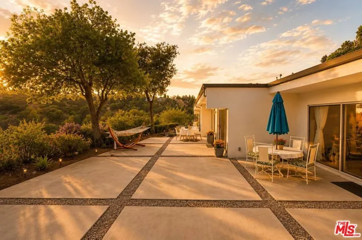 2657 Zorada Drive, Los Angeles, California 90046