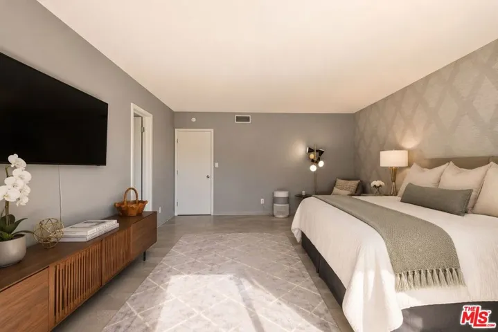 2657 Zorada Drive, Los Angeles, California 90046