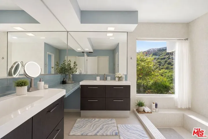 2657 Zorada Drive, Los Angeles, California 90046