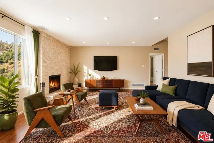 2657 Zorada Drive, Los Angeles, California 90046