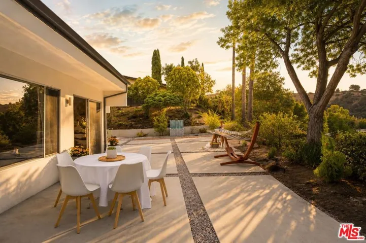 2657 Zorada Drive, Los Angeles, California 90046