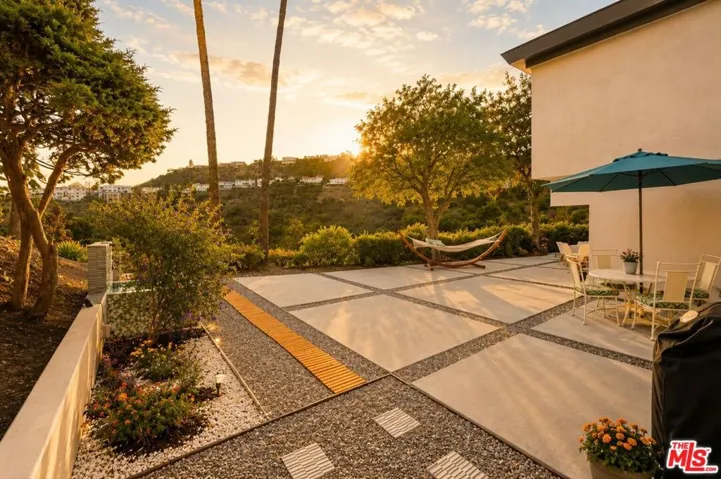2657 Zorada Drive, Los Angeles, California 90046