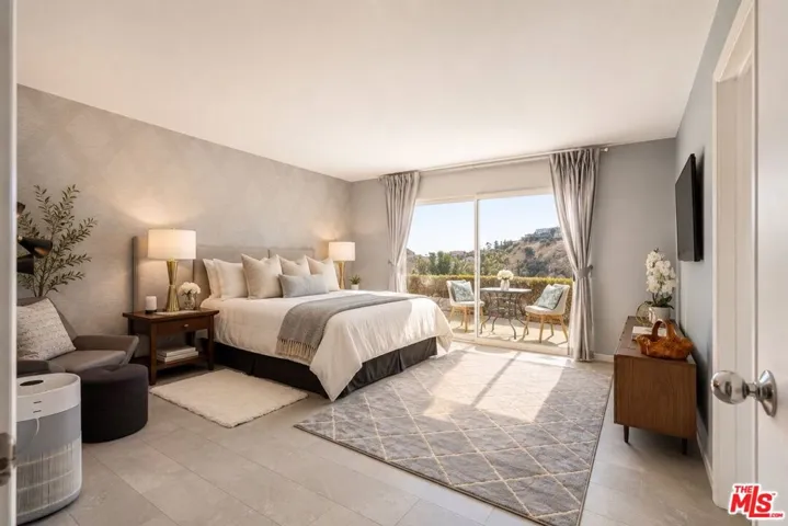 2657 Zorada Drive, Los Angeles, California 90046
