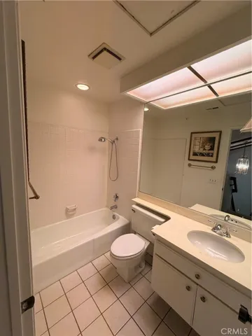 933 Creekside Dr. 126, Fullerton, California 92833