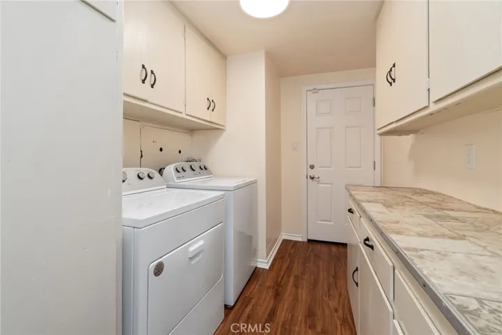 laundry room adjacent to the kitchen, side door leads to backyard. Could be used as entrance to avoid the front steps.
