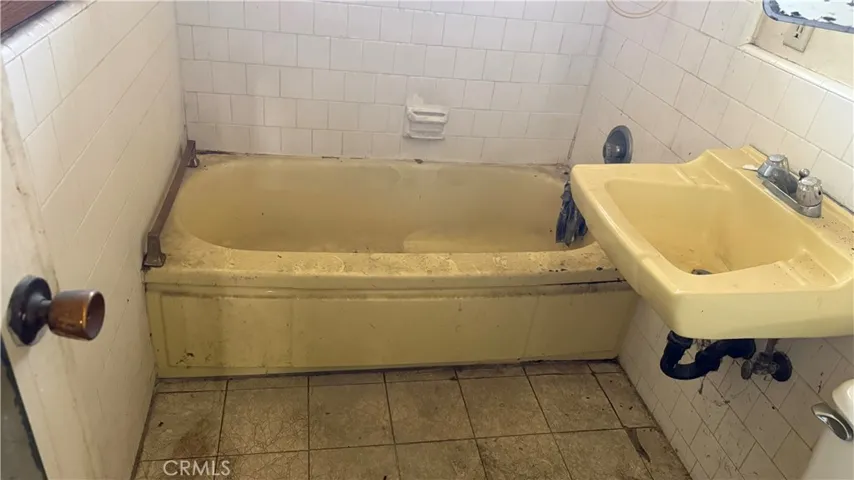 6240 Obispo, Long Beach, California 90805