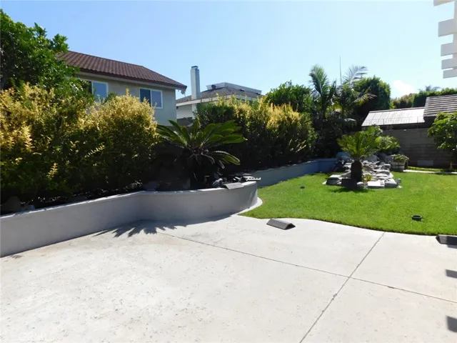 8312 Kingsdale, Huntington Beach, California 92646