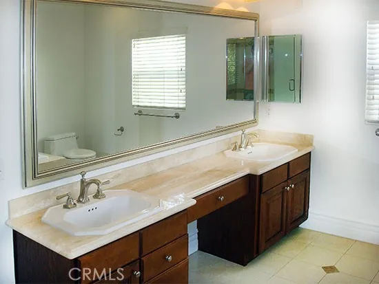 10640 Woodbridge Street 107, Toluca Lake, California 91602