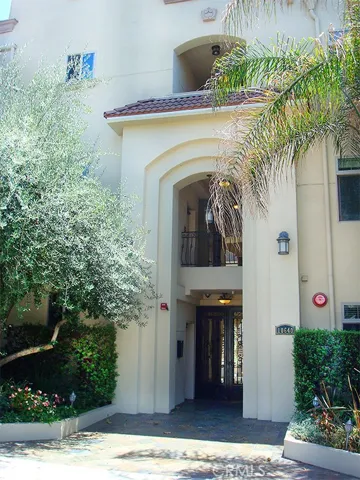 10640 Woodbridge Street 107, Toluca Lake, California 91602