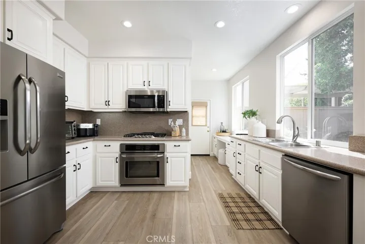 Light and Bright Kitchen