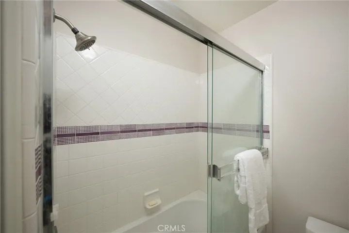 Tub shower enclosed
