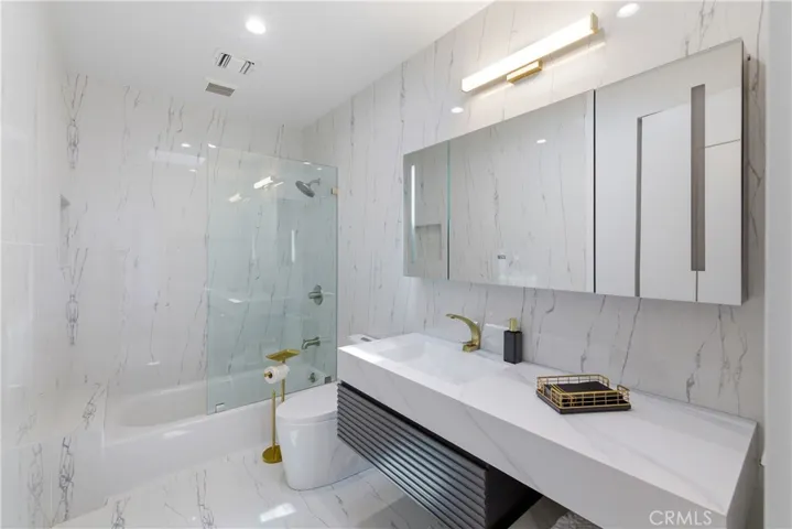 811 John, Manhattan Beach, California 90266