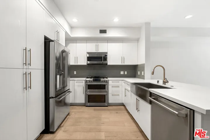4240 Laurel Canyon Boulevard 105, Studio City, California 91604