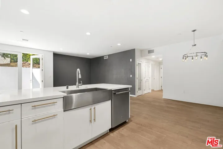 4240 Laurel Canyon Boulevard 105, Studio City, California 91604