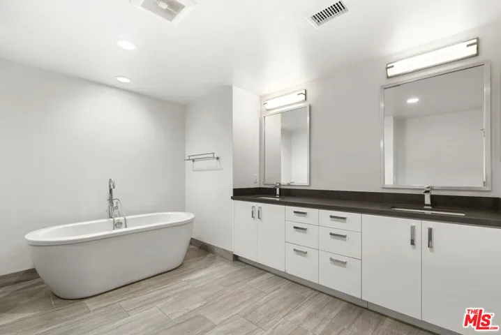 4240 Laurel Canyon Boulevard 105, Studio City, California 91604