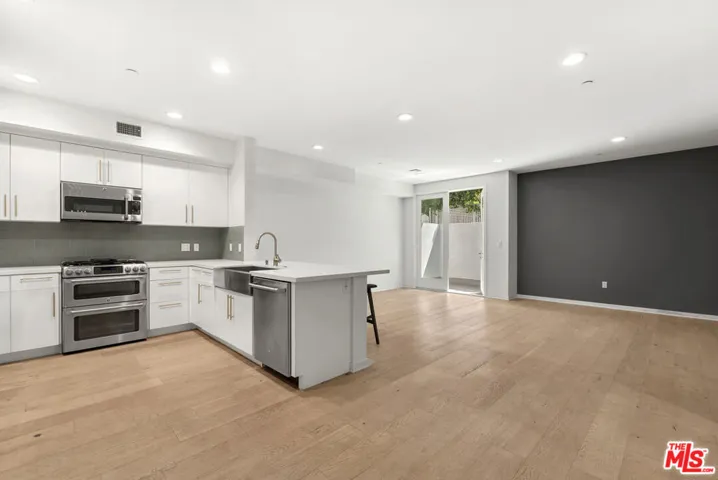 4240 Laurel Canyon Boulevard 105, Studio City, California 91604