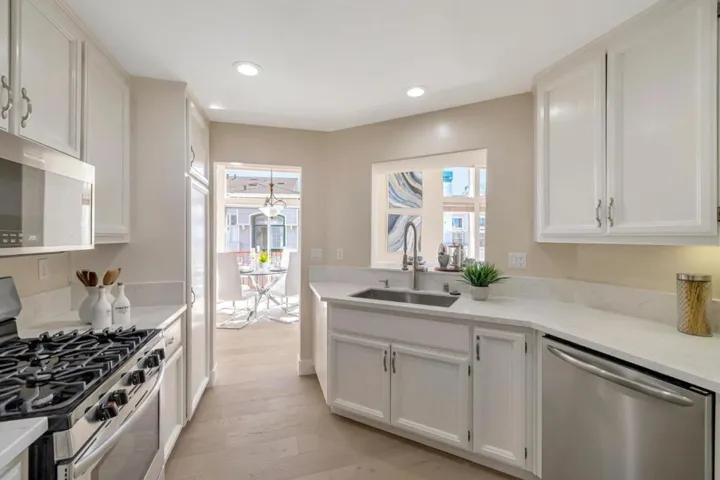 585 Shoal Circle, Redwood City, California 94065