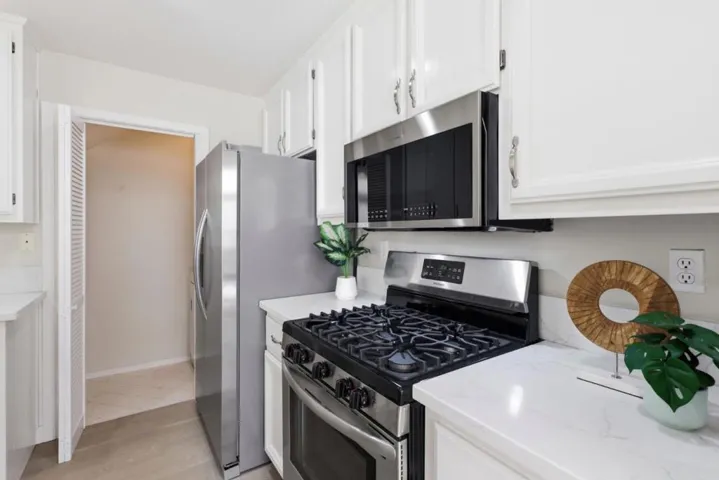 585 Shoal Circle, Redwood City, California 94065