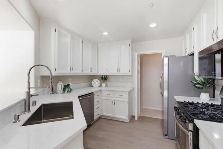 585 Shoal Circle, Redwood City, California 94065