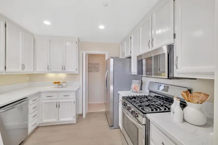 585 Shoal Circle, Redwood City, California 94065