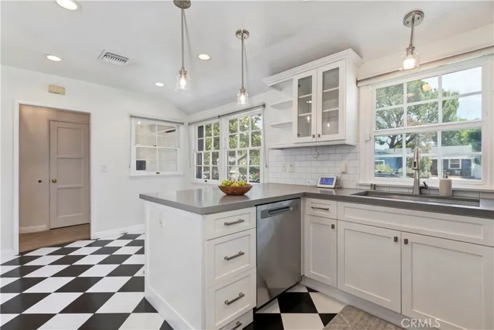 5429 Columbus Avenue, Sherman Oaks, California 91411