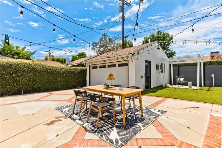 5429 Columbus Avenue, Sherman Oaks, California 91411