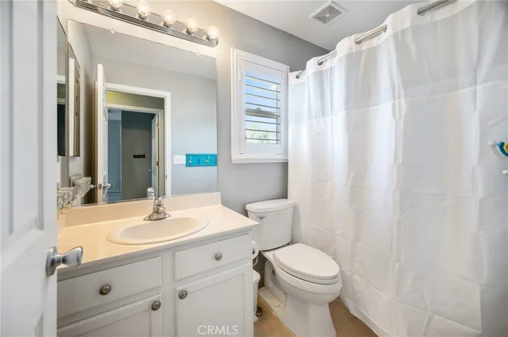 Shared hallway full bathroom