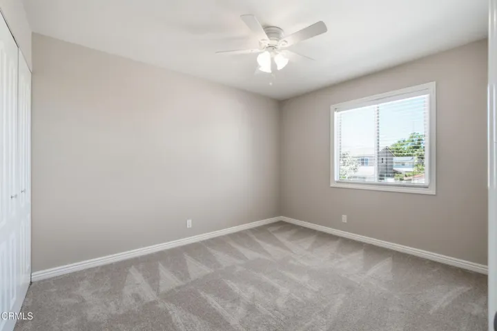 17_bedroom