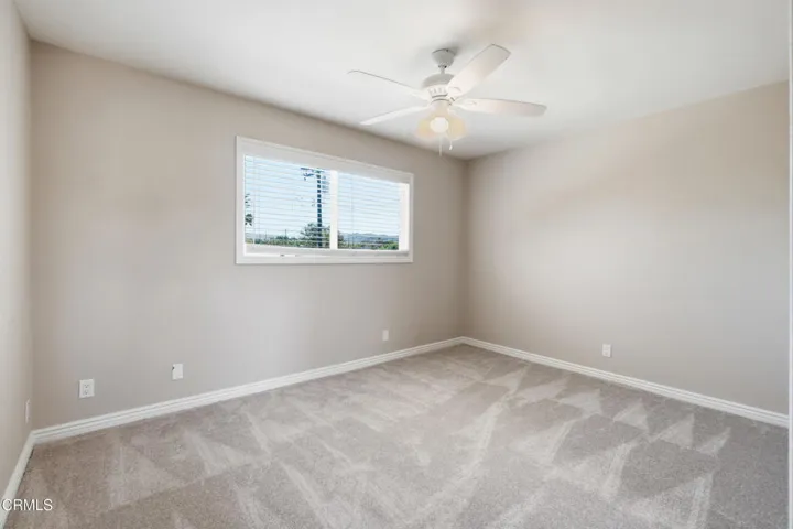 19_bedroom